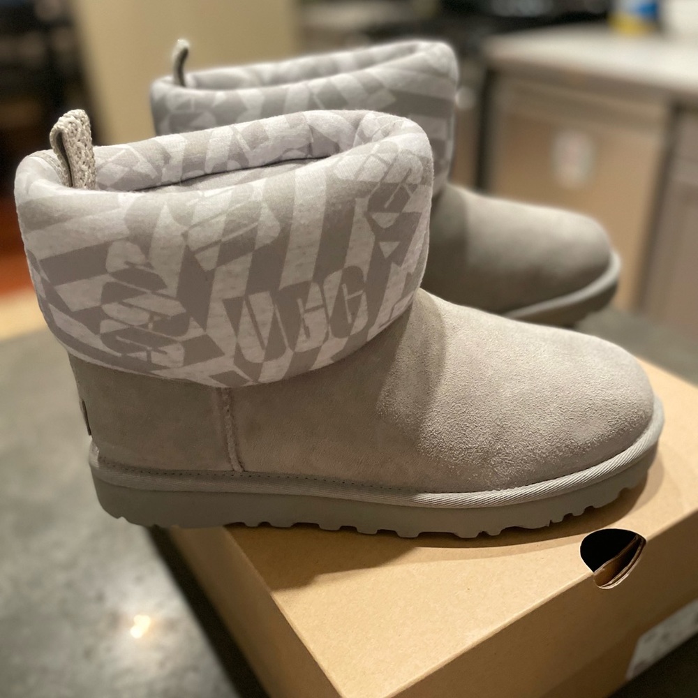 UGG NEW W/BOX Women Classic Mini Jersey Stripe Size 7 color in SEL (light grey)